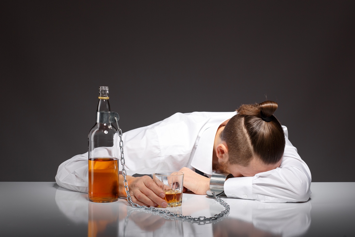 Алкогольный психоз: симптомы и лечение